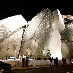 Cánh buồm Fondation Louis Vuitton ra khơi