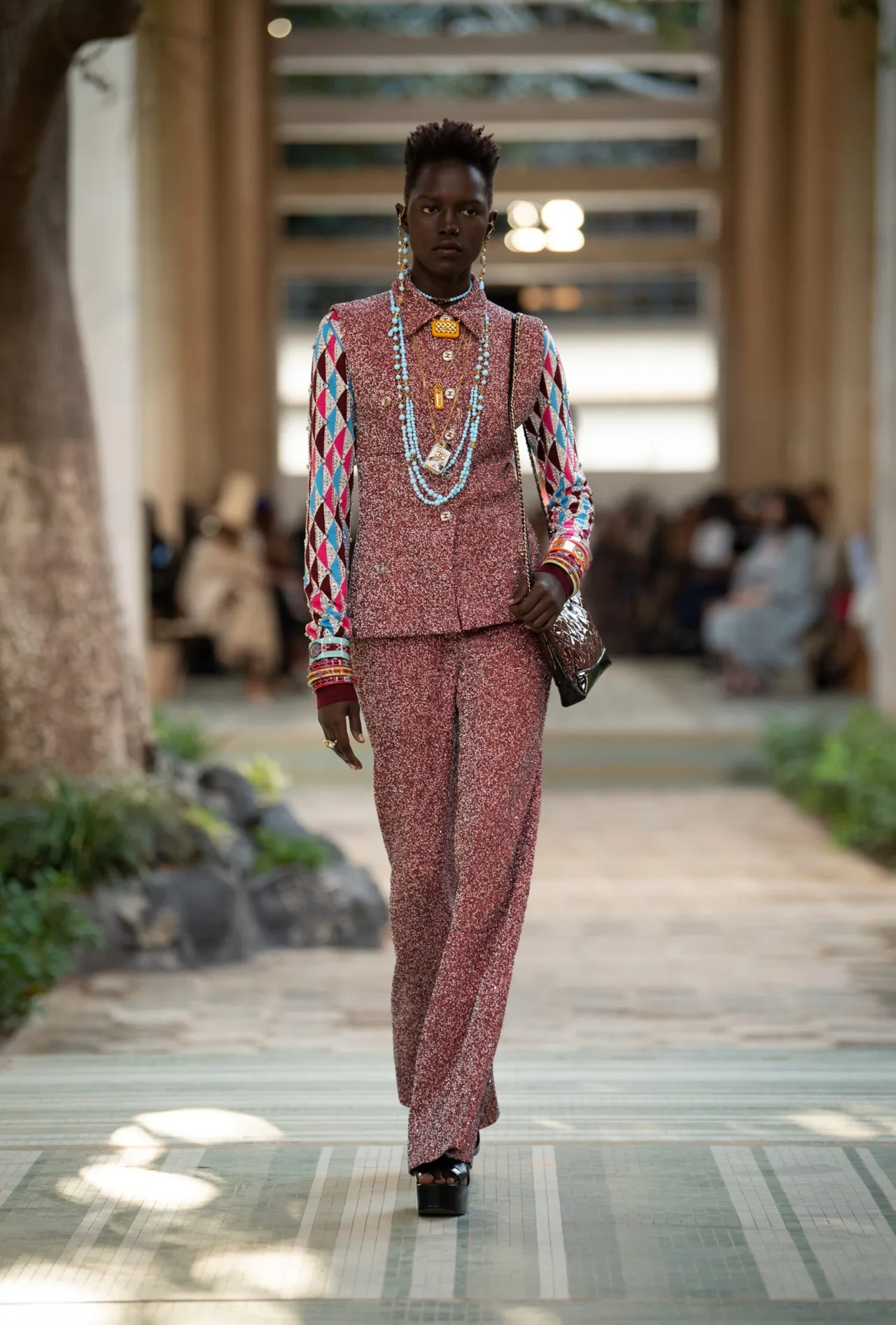 CHANEL Métiers d’art DAKAR 2022/23 look 12