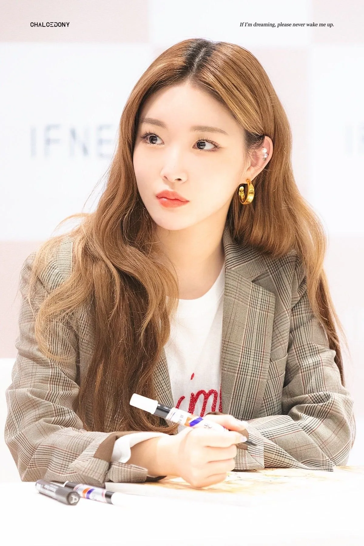 Chungha màu tóc nâu sáng cá tính phù hợp với da ngăm Chungha màu tóc nâu sáng cá tính phù hợp với da ngăm