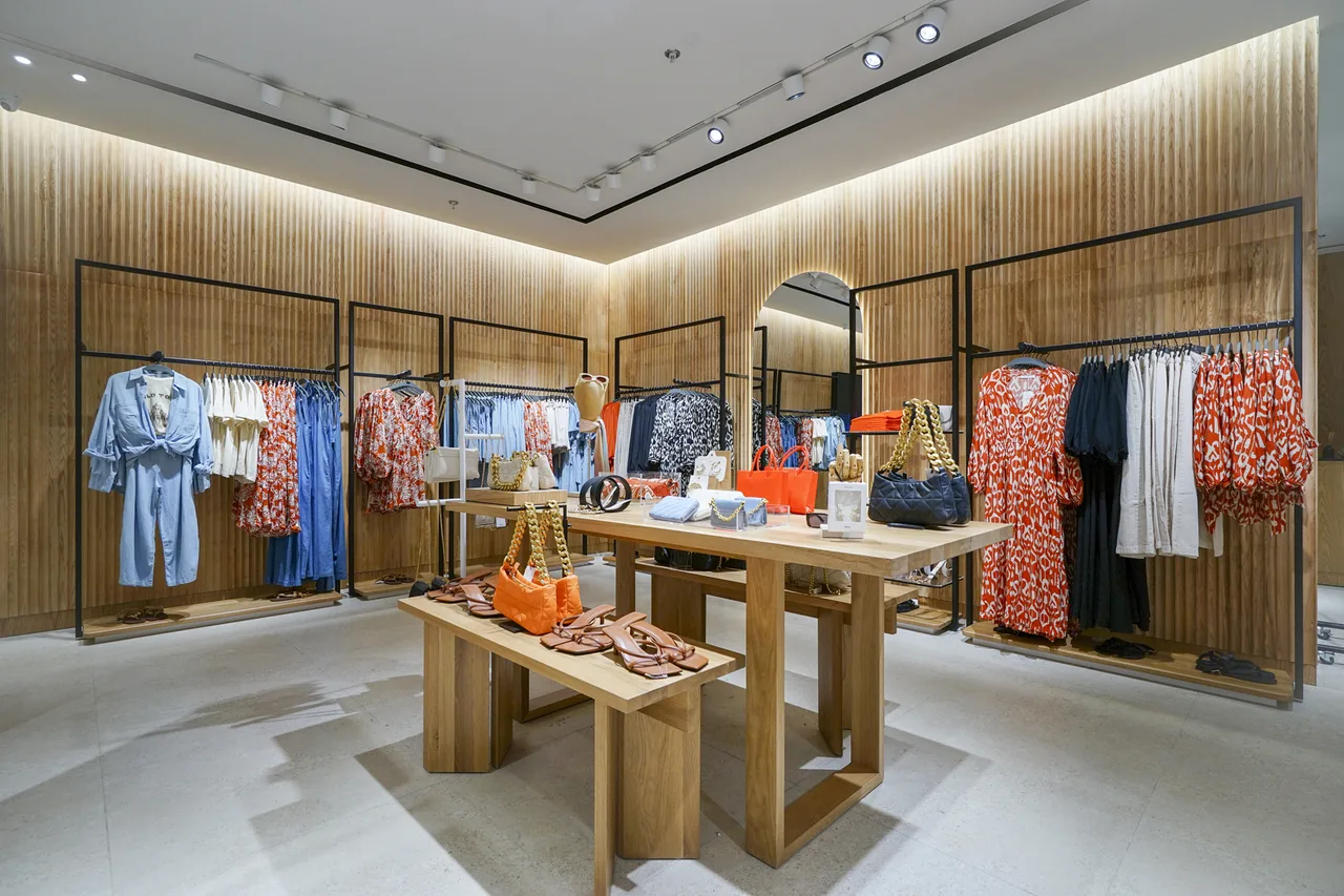 cửa hàng Mango Đồng Khởi theo concept Địa Trung Hải