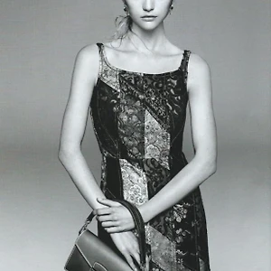 Prada ra mắt chiến dịch Xuân Hè 2015 với Gemma Ward