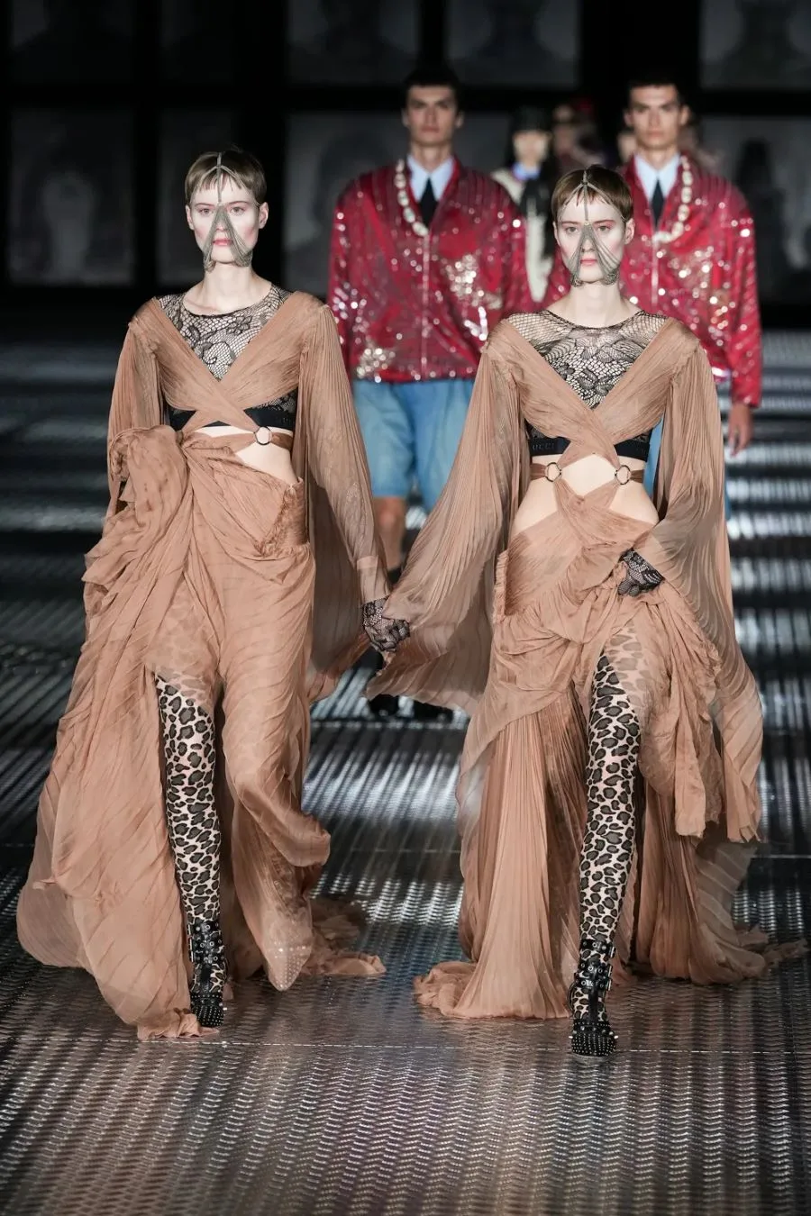 GG xuân hè 2023 look 43