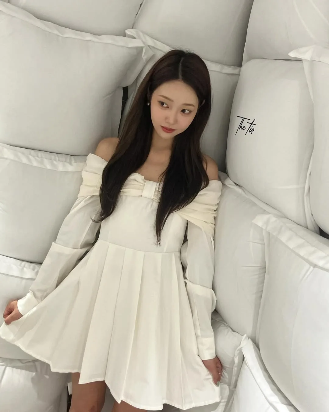 váy trắng cast nữ Địa Ngục Độc Thân
