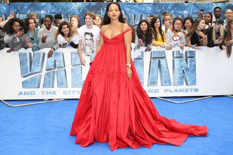 rihanna-chia-se-bi-quyet-bien-hoa-gu-thoi-trang-khi-tang-can-2