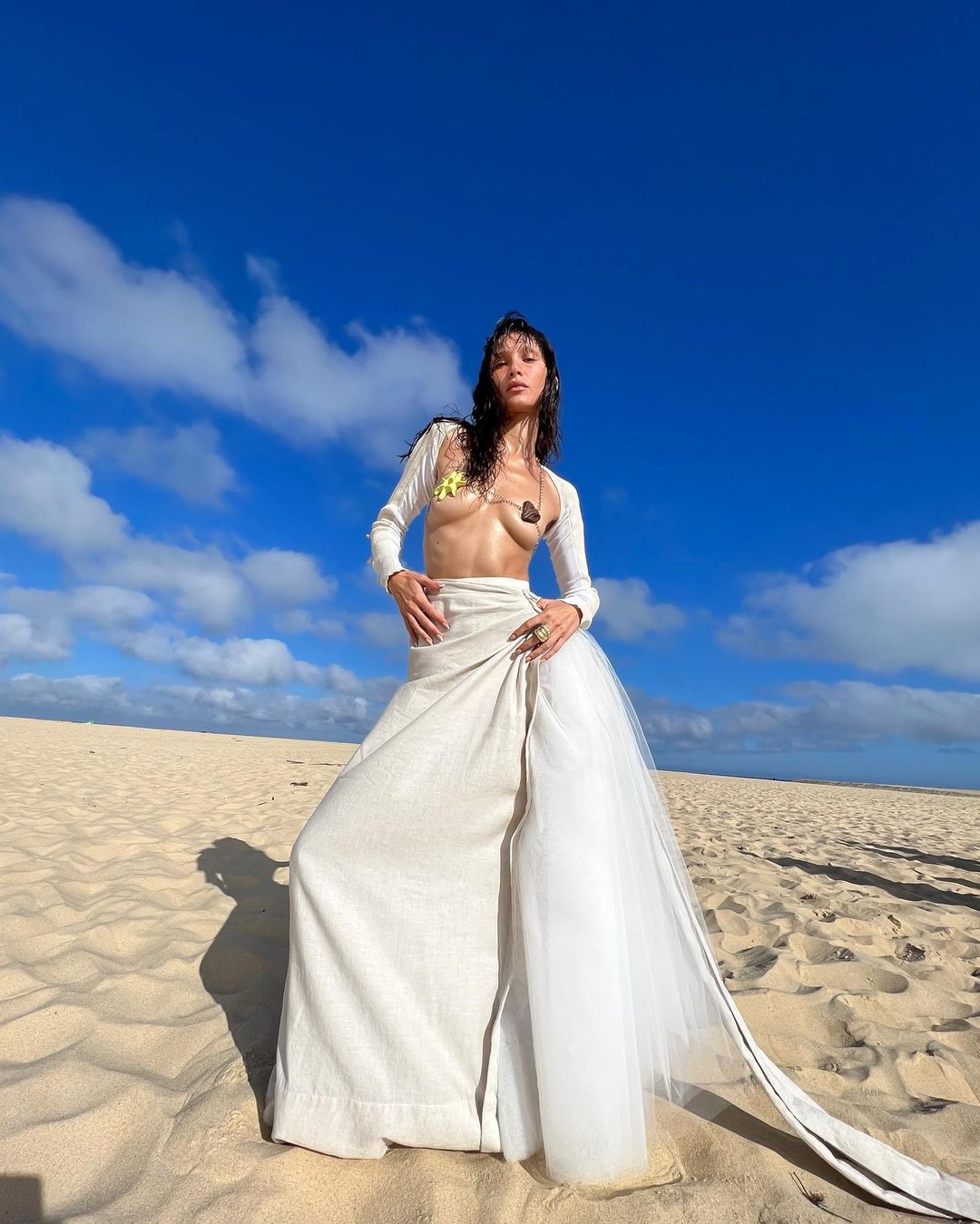 @bellahadid diện váy maxi