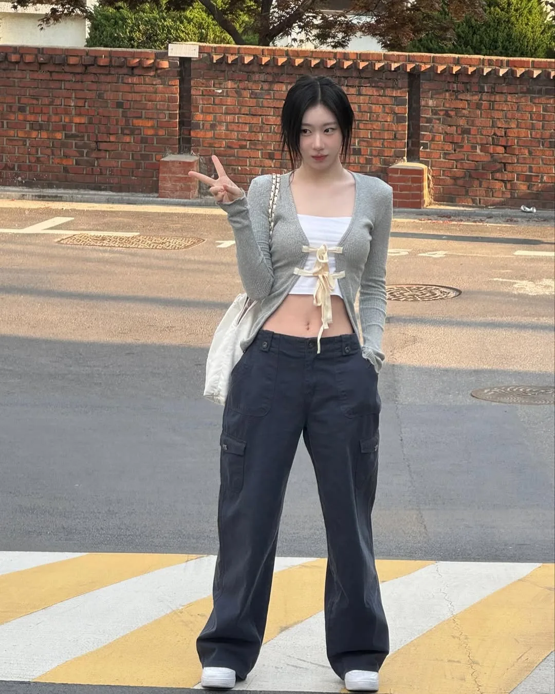 Chaeryeong (ITZY) diện áo len