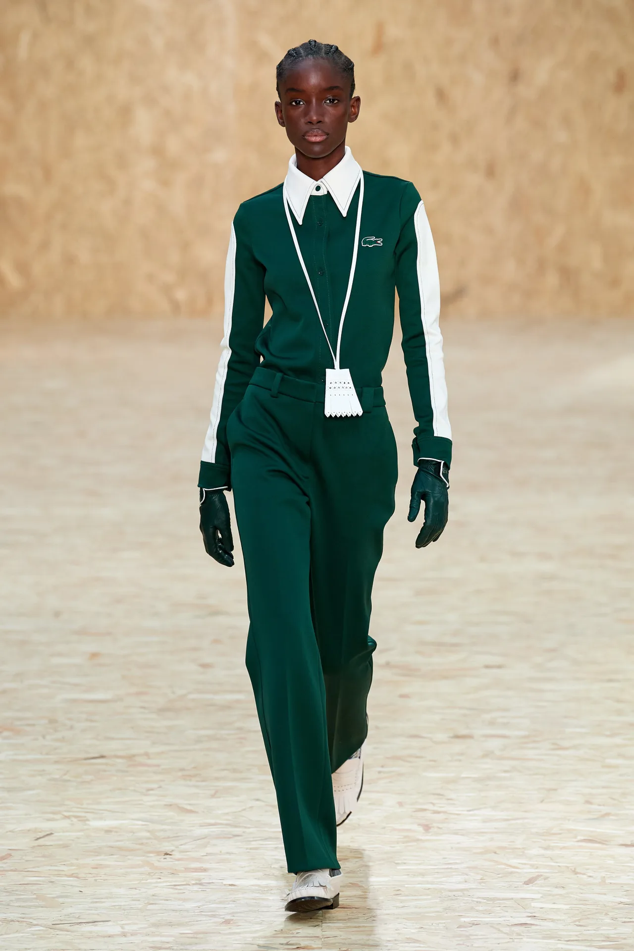 BST Lacoste Thu - Đông 2020 - trang phục màu xanh cổ vịt