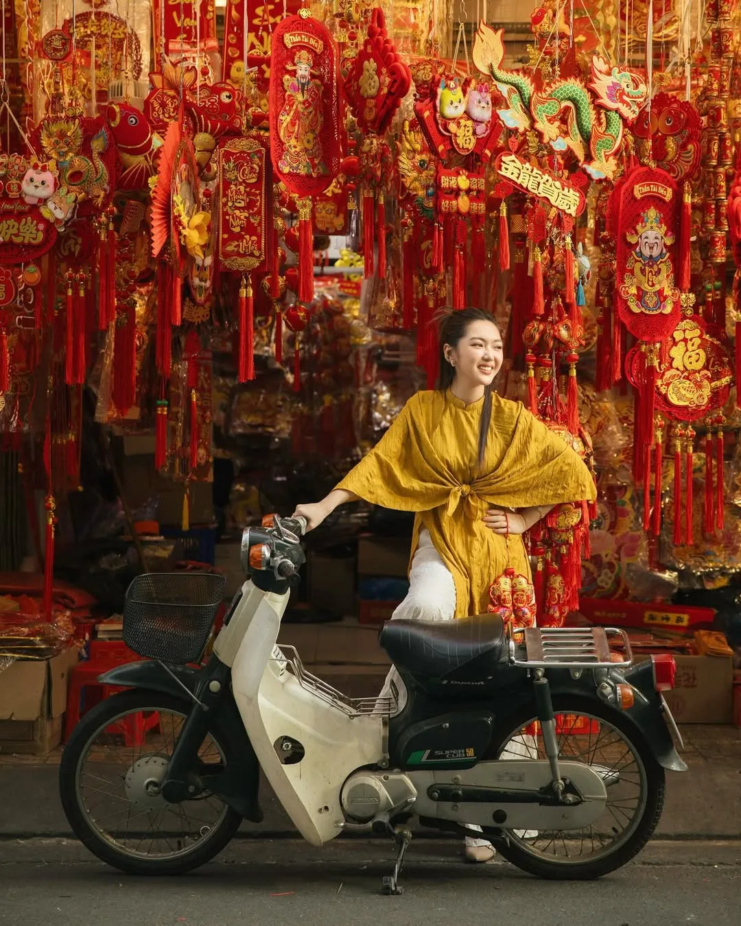 đồ tết màu vàng Chloe Nguyễn