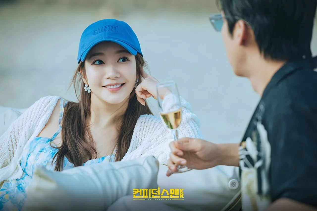 Phim nữ hoàng lừa đảo park min young đan xen nhiều cao trào, cảnh đấu trí và các cú twist bất ngờ.