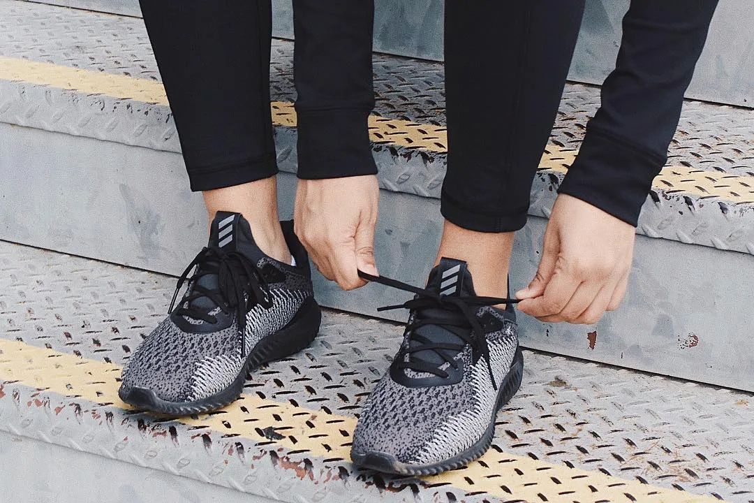 Những cô nàng sở hữu tủ giày sneaker trong mơ của mọi cô gái Những cô nàng sở hữu tủ giày sneaker trong mơ của mọi cô gái