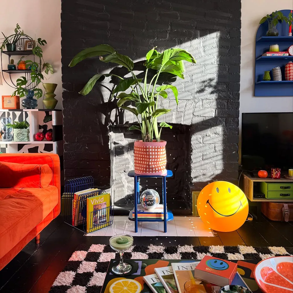 trang trí nội thất phòng khách theo dopamine decor
