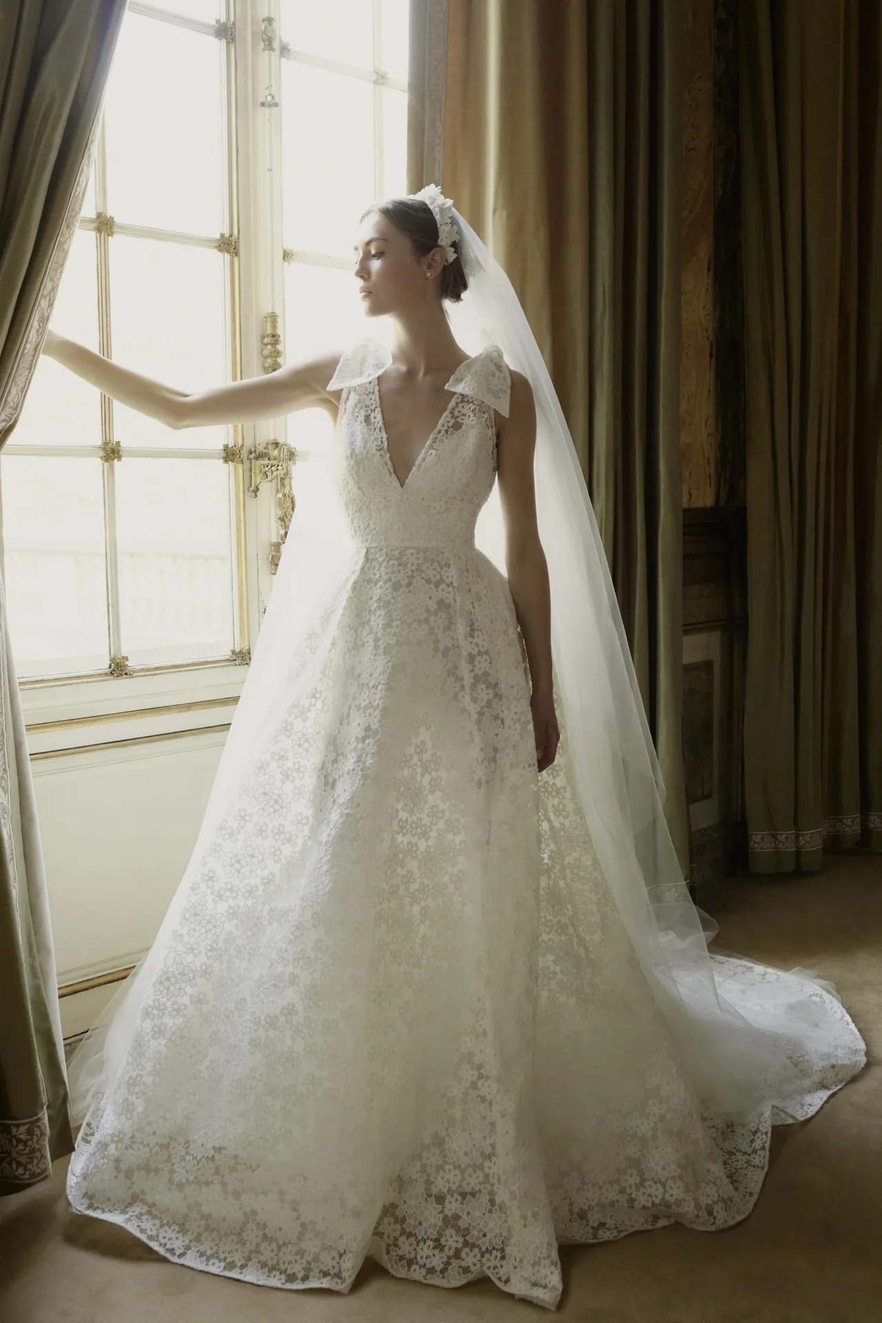 váy cổ chữ V Elie Saab