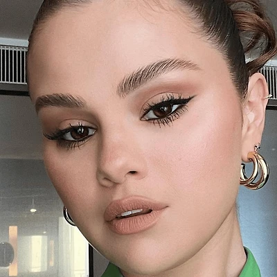 các gợi ý quà tặng từ sản phẩm làm đẹp xanh để xinh đẹp như Selena Gomez
