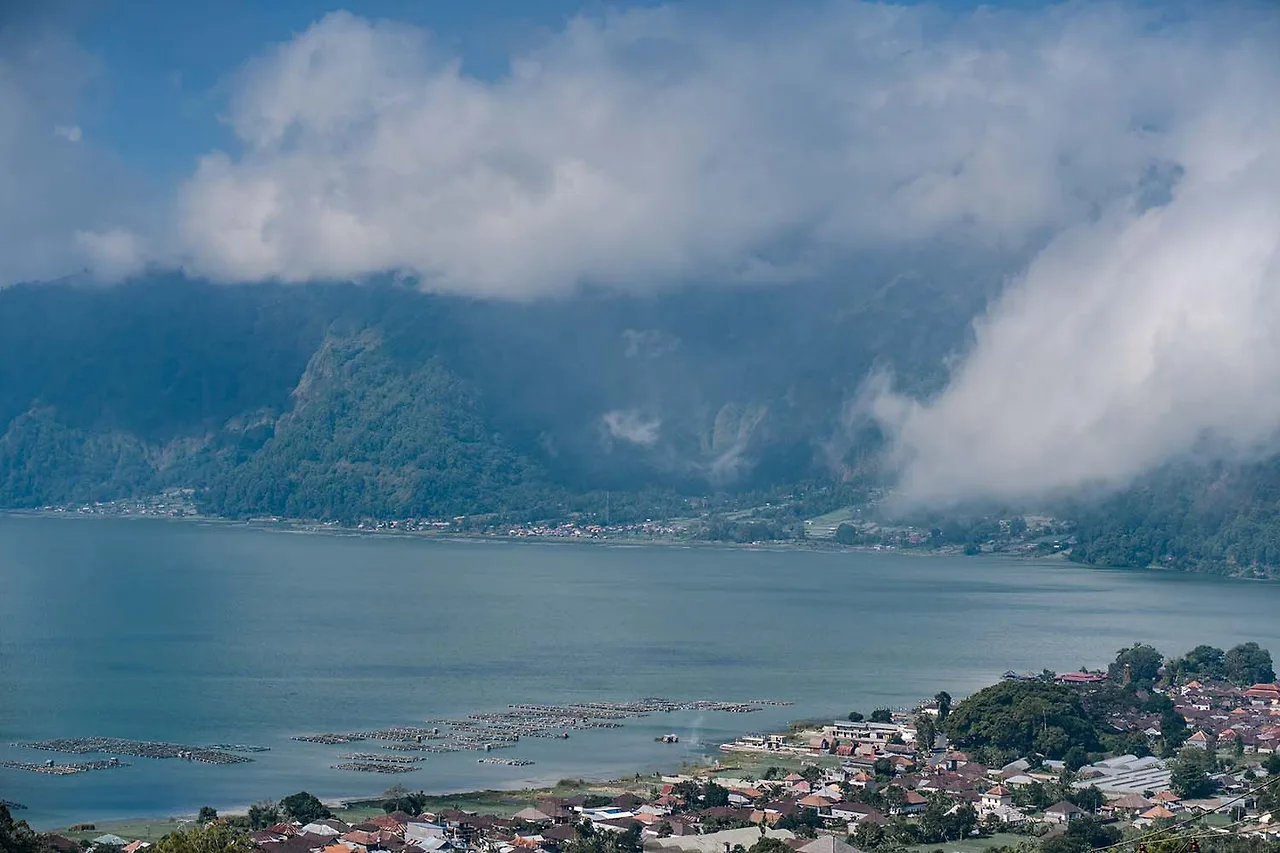 Hồ núi lửa bali