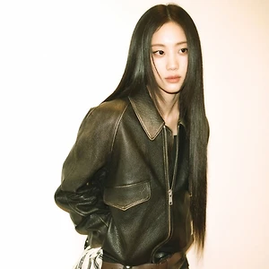 Hong Hwa Yeon ghi dấu ấn với tủ đồ từ “Buried Hearts” đến đời thường