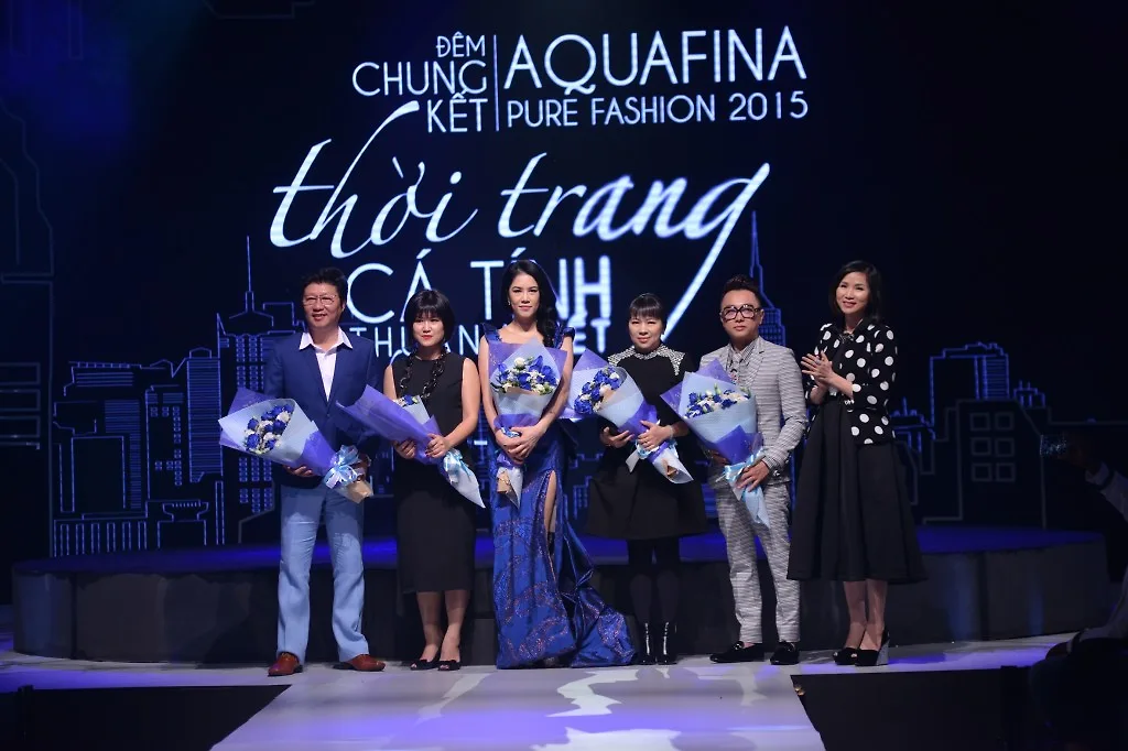 Ban Giám khảo - NTK Sĩ Hoàng, NTK Công Trí, Giám đốc sáng tạo Hương Color, Đại điện nhãn hàng Aquafina và Giám khảo khách mời - Ca sĩ Thu Phương