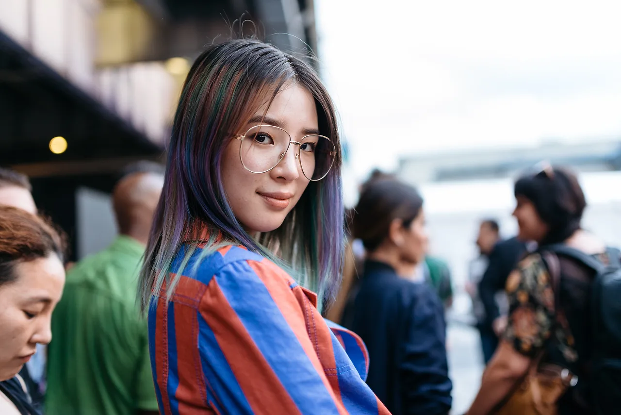 mắt kính gọng kim loại
