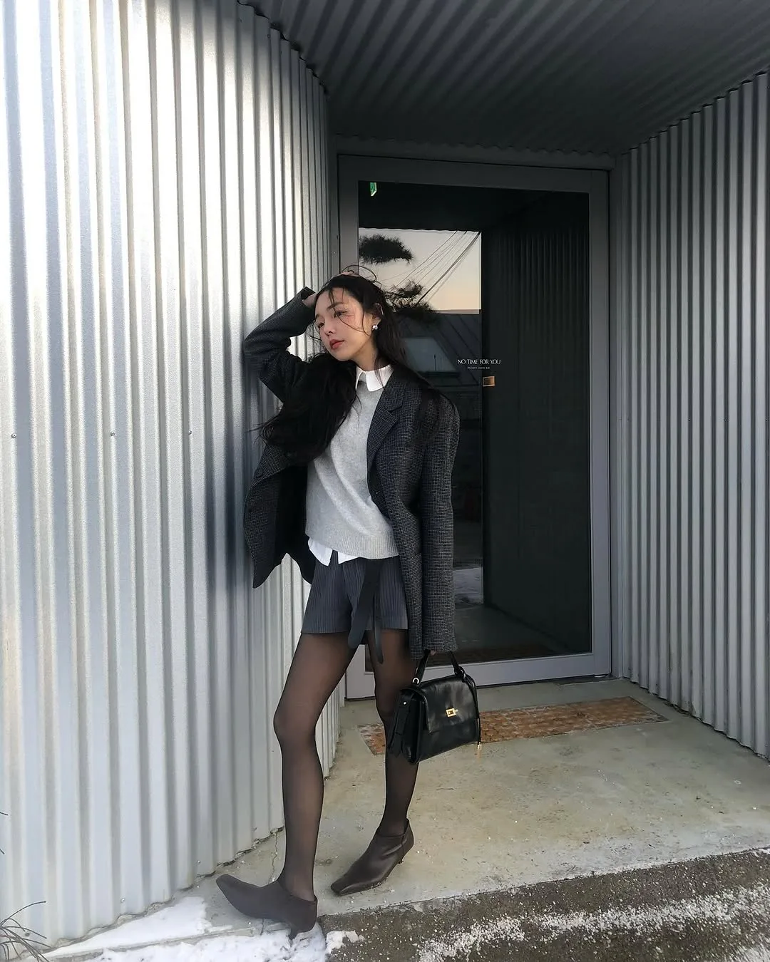 jejehyungyung quần tất đen phối blazer