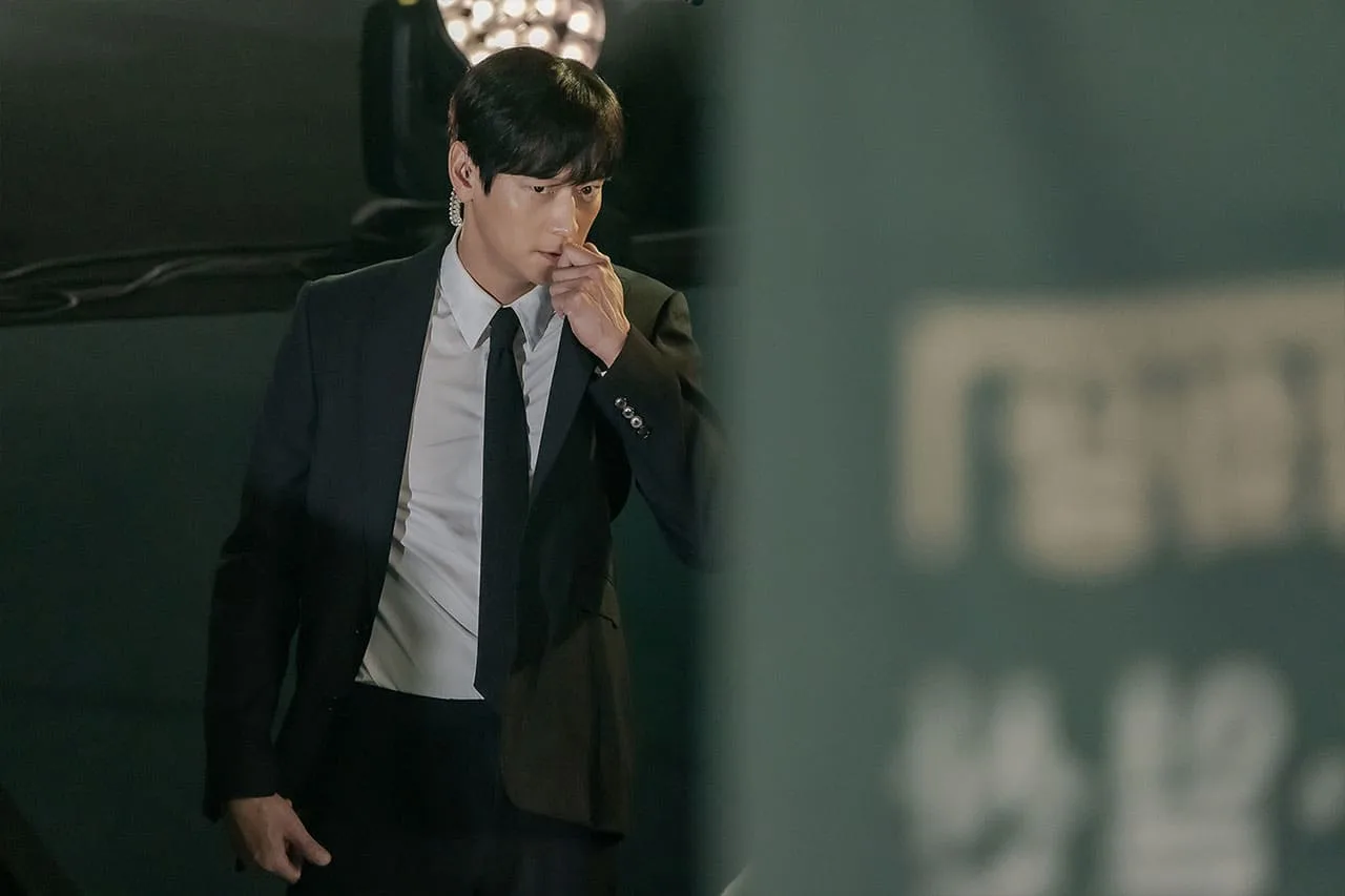 Kang Dong Won trong vai Baek San Ho trong phim Tempest. (Ảnh: Soompi) phim của kang dong won