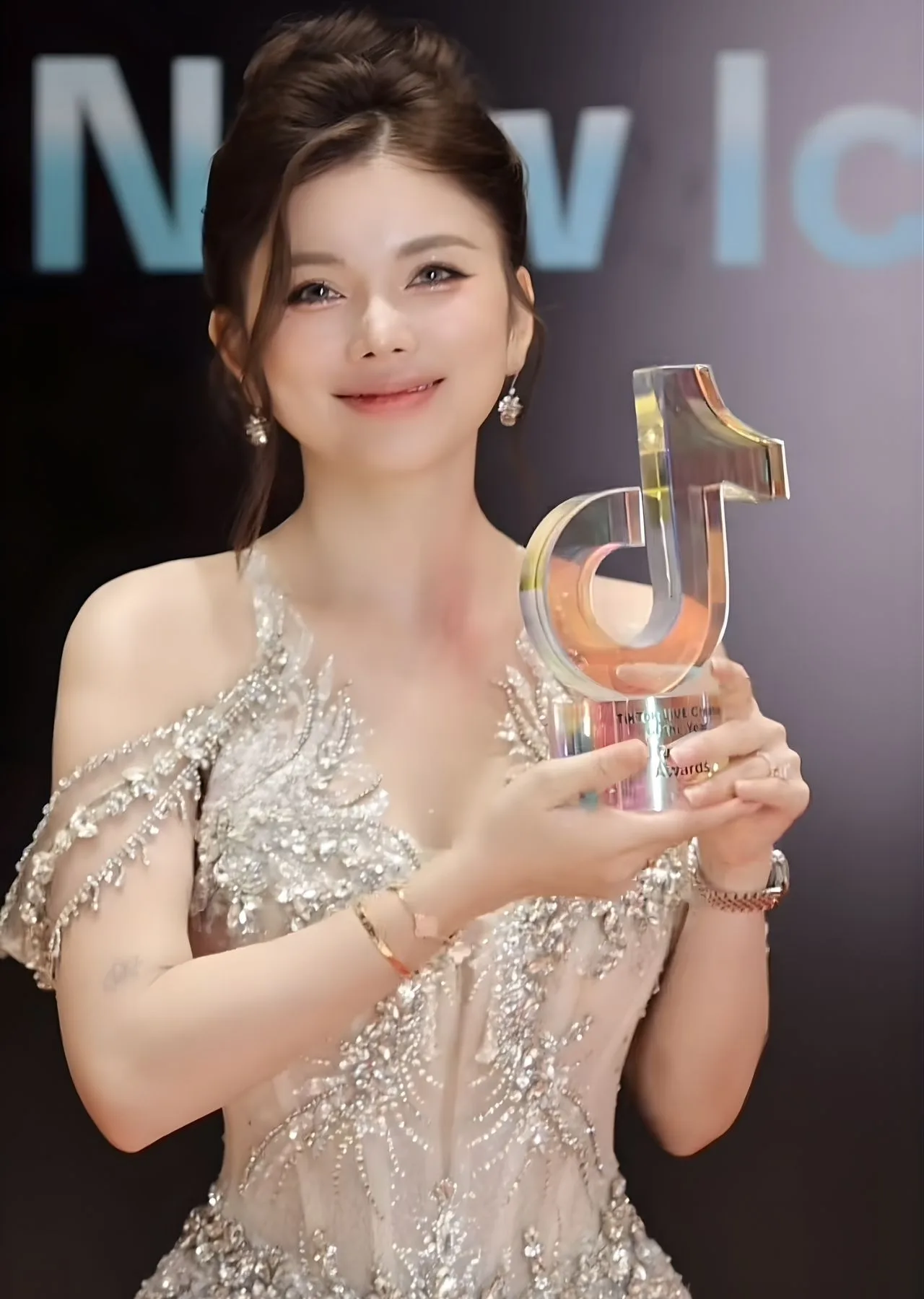 Ella May tại TIkTok Awards Vietnam 2025