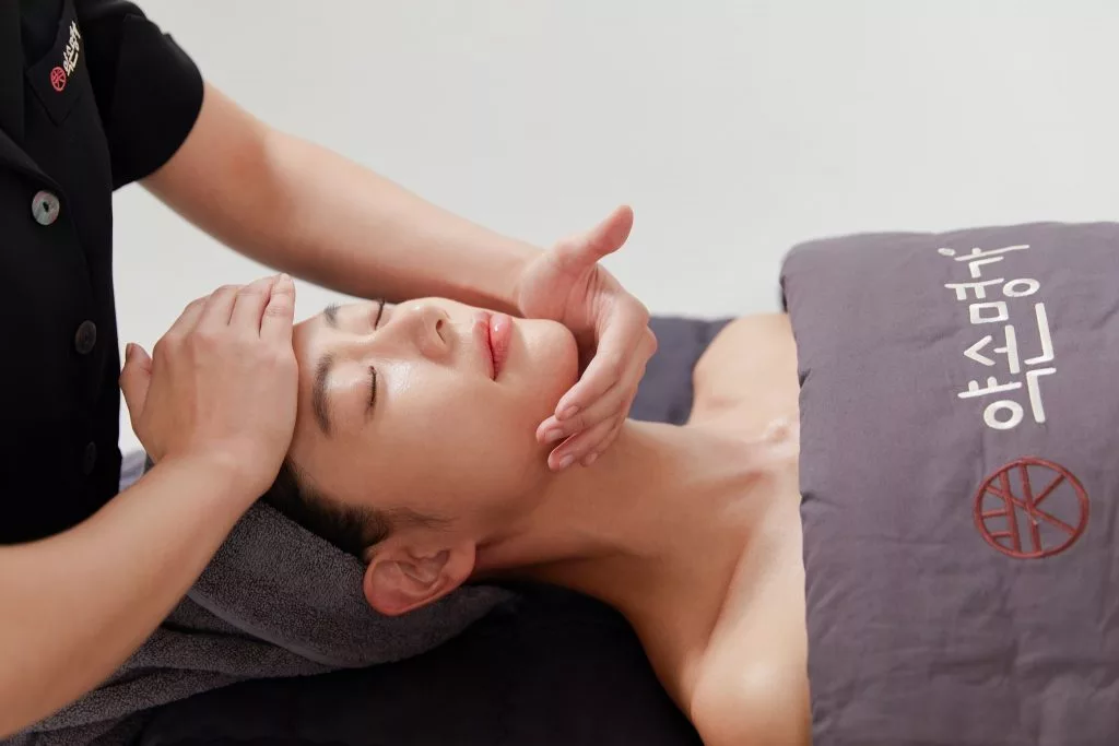 Làm thon gương mặt bằng phương pháp Golki Làm thon gương mặt bằng phương pháp Golki