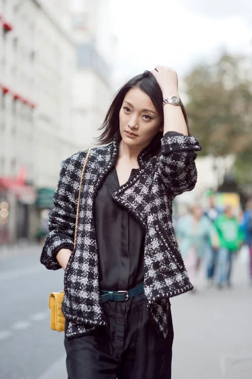 Vải tweed, chất liệu kinh điển trong mùa Thu-Đông: Châu Tấn