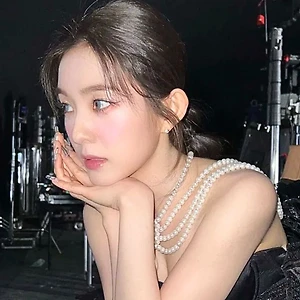 Irene (Red Velvet) và những đôi bông tai ngọc trai “yêu từ cái nhìn đầu tiên”
