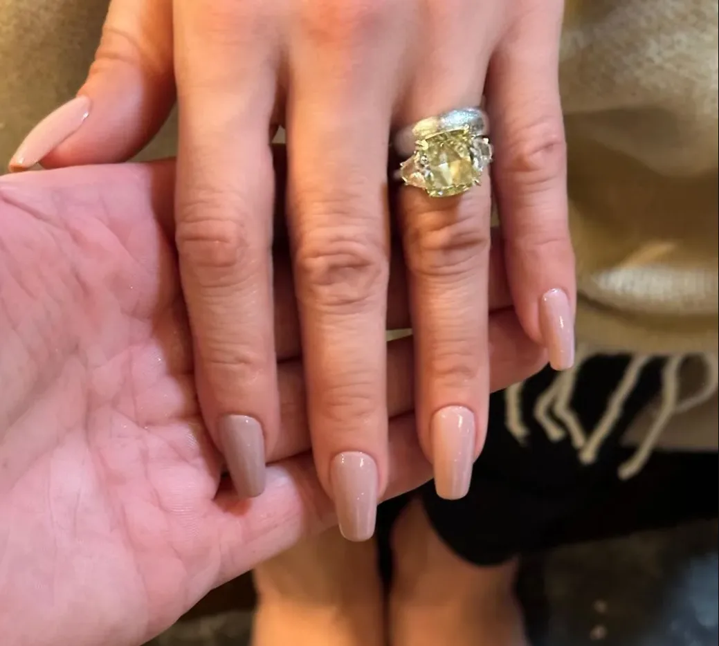 Móng tay Rich Girl của Jennifer Lopez. Móng tay Rich Girl của Jennifer Lopez.