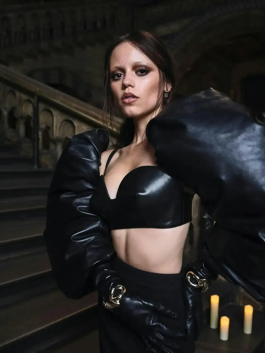 Jenna Ortega diện váy Givenchy