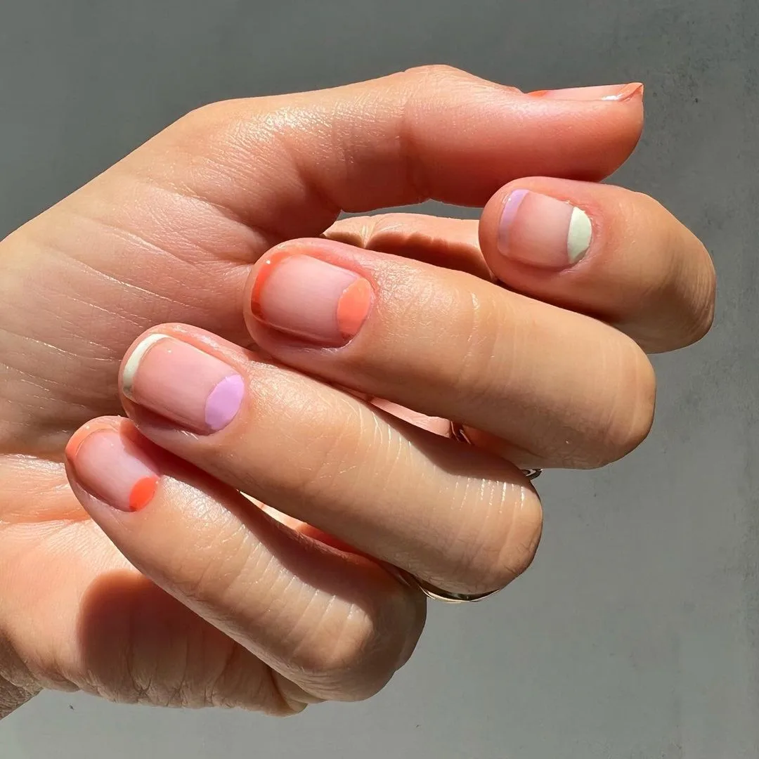 Móng tay ngắn kiểu Pháp nhiều màu