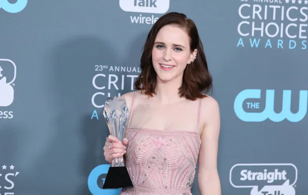 elle-viet-nam-gal-gadot-giu-vung-tinh-than-cua-chien-dich-time-s-up-tai-le-trao-giai-critics-choice-2018 elle-viet-nam-gal-gadot-giu-vung-tinh-than-cua-chien-dich-time-s-up-tai-le-trao-giai-critics-choice-2018