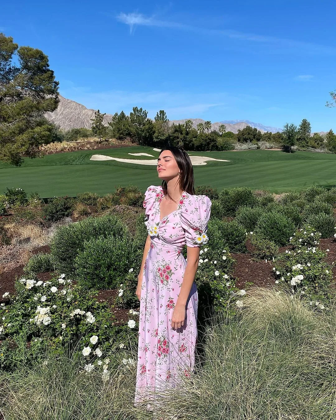 Kendall jenner diện váy hoa
