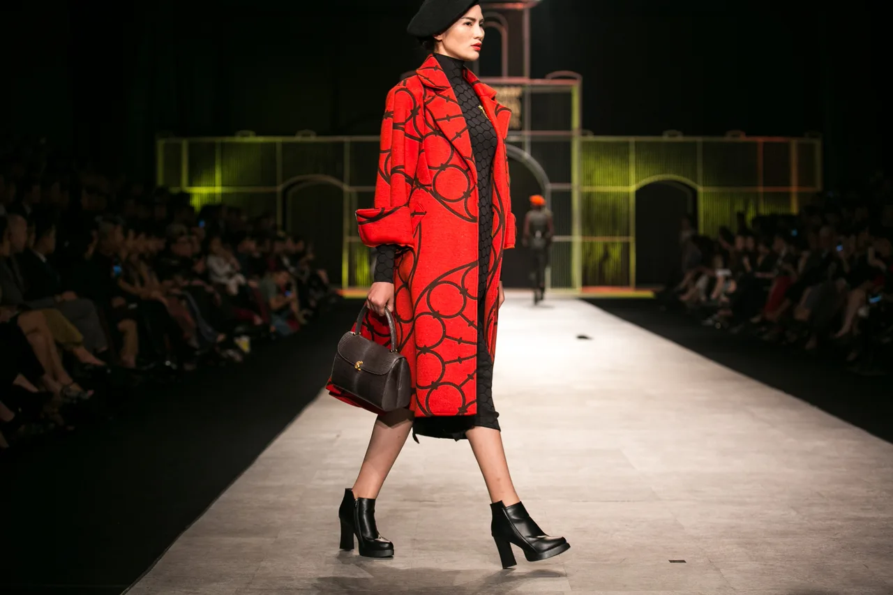 I HATE FASHION thả “Ký ức những mùa đông cũ kỹ” vào BST Thu-Đông 2016 tại VIFW - ELLE VN