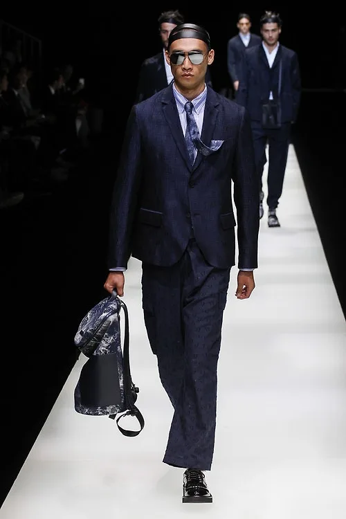 Emporio Armani mang den hinh anh ve sumurai hiện đại