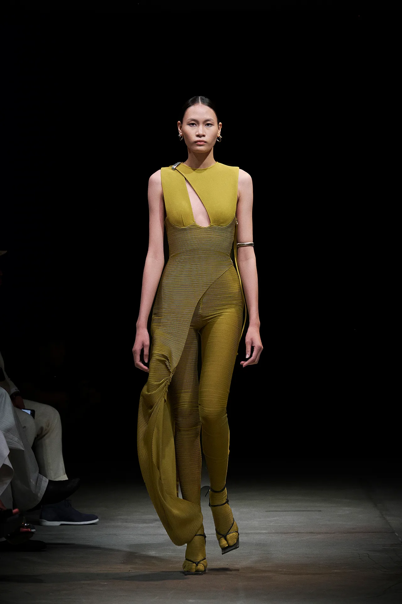 BST INFLOWING của NTK Cường Đàm look 8