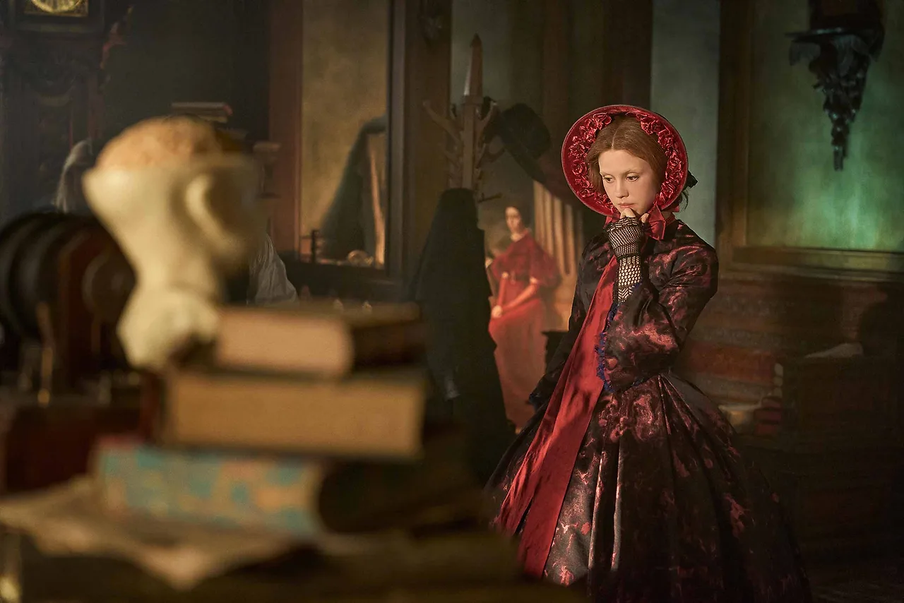 mia goth vai elizabeth trong phim frankenstein 2025 netflix