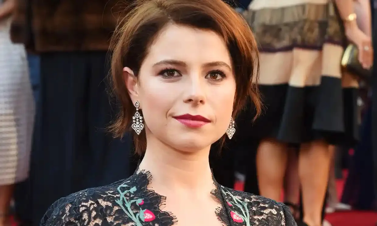 oscar nữ diễn viên Jessie Buckley