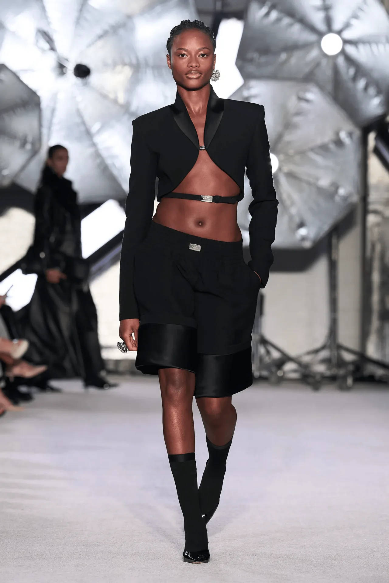 Suit ngắn croptop kiểu dáng đặc biệt