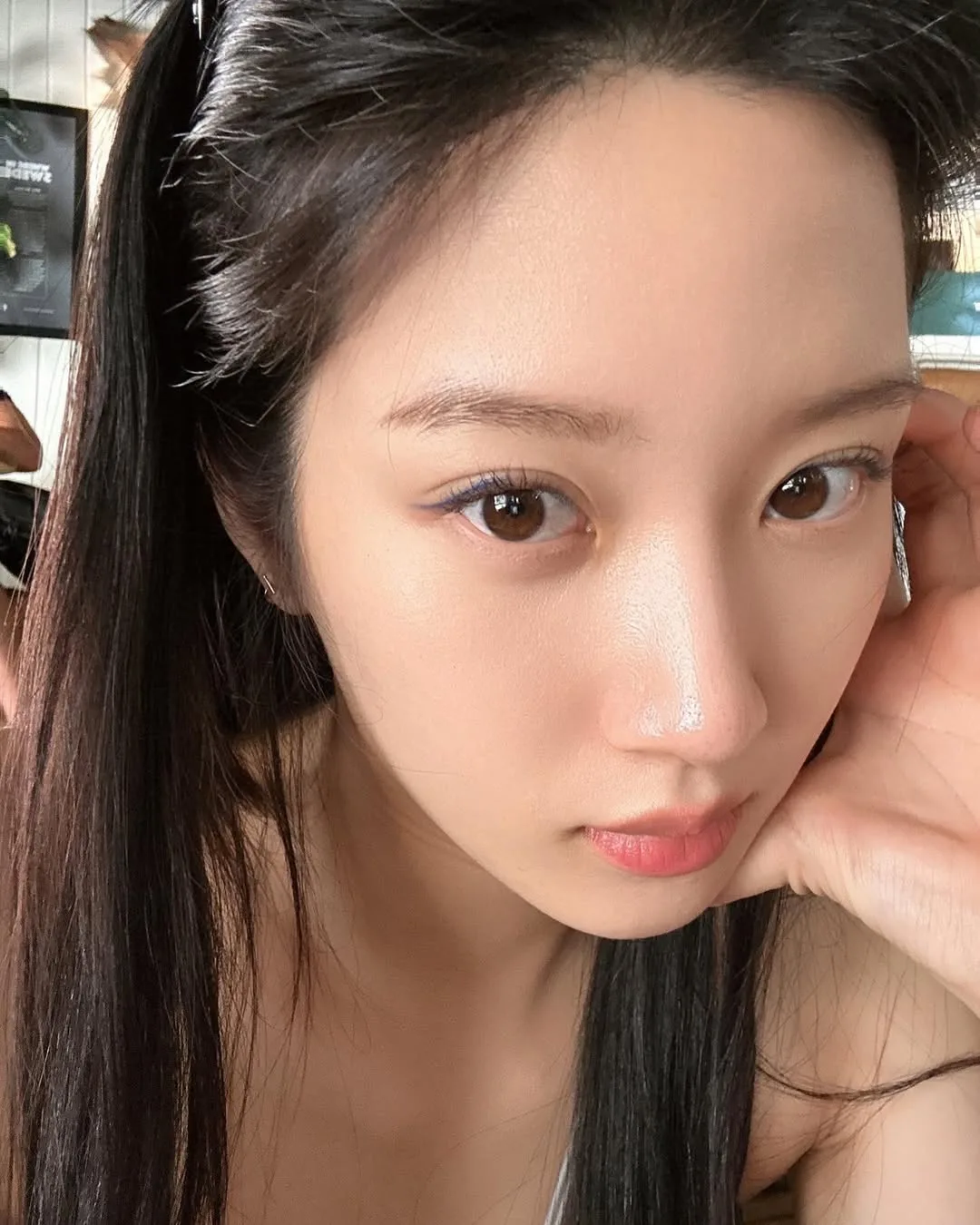 Moon Ka Young da đẹp, lỗ chân lông