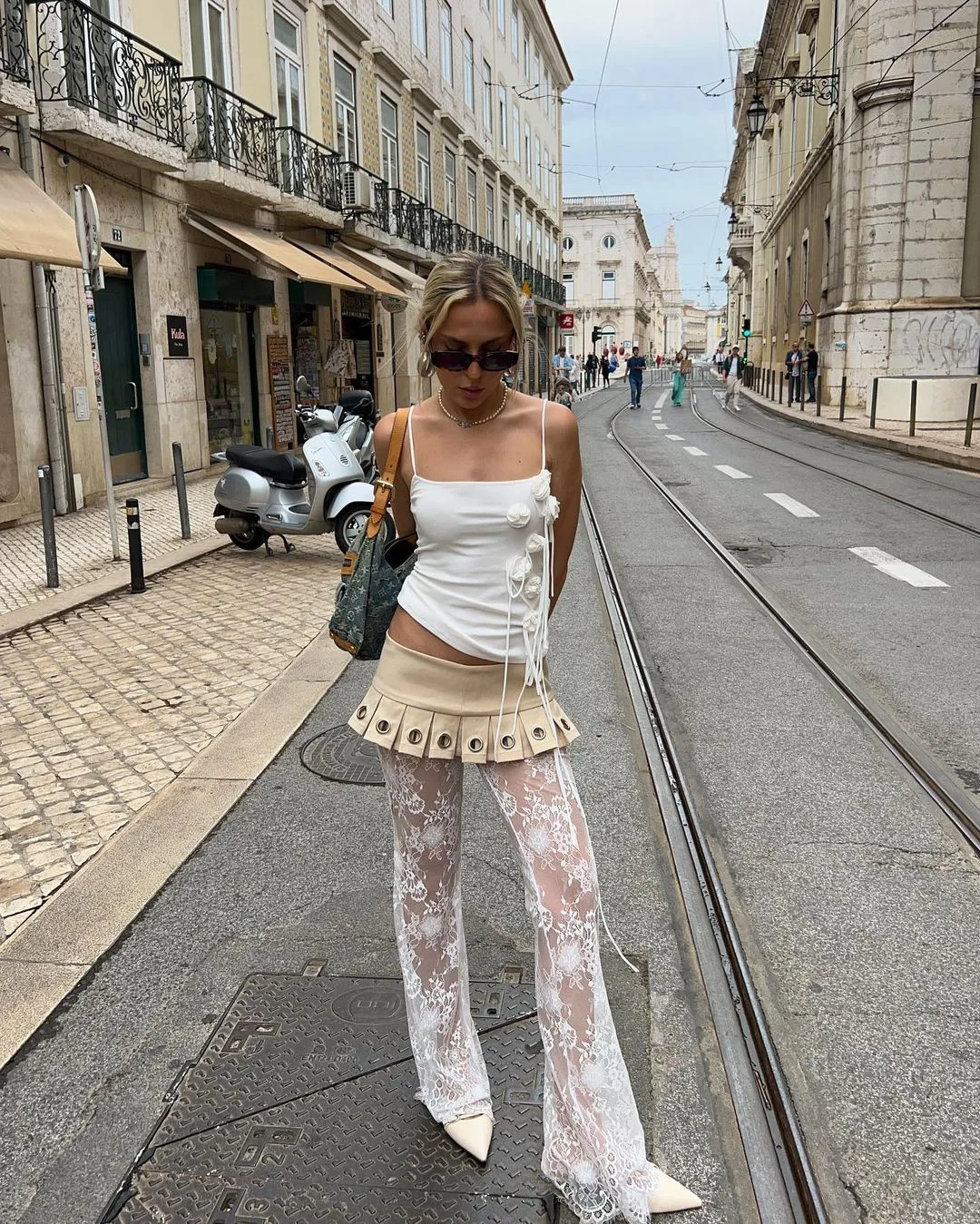 sofiamcoelho diện quần ren