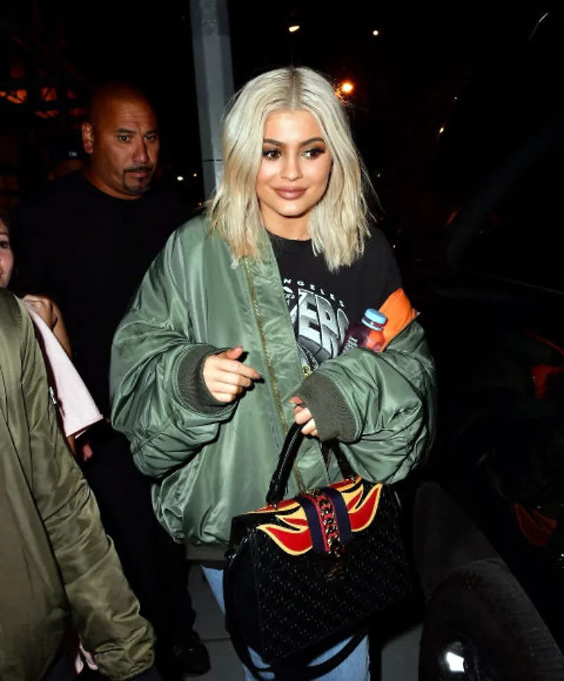 Chị em nhà Jenner – những icon thời trang khiêu khích Chị em nhà Jenner – những icon thời trang khiêu khích
