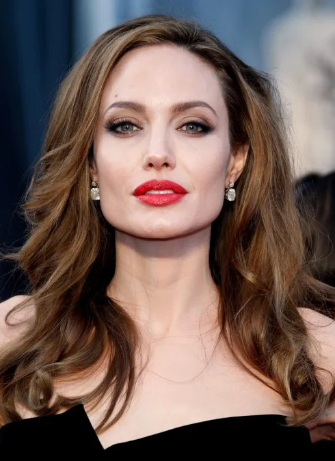 Bí quyết làm đẹp của Angelina Jolie - sự đơn giản