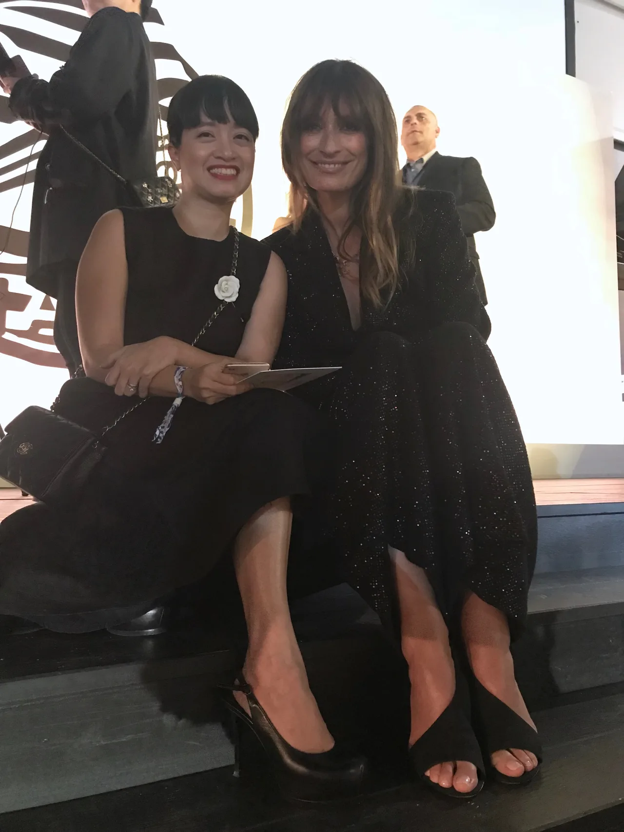 phối đồ Người mẫu Caroline de maigret và chị Liên Chi
