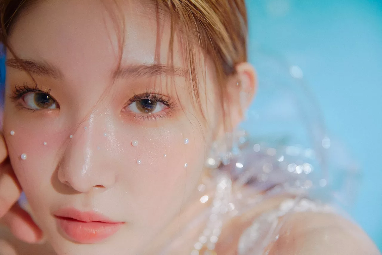 Chungha song ngư làm đẹp đính ngọc trai Chungha song ngư làm đẹp đính ngọc trai