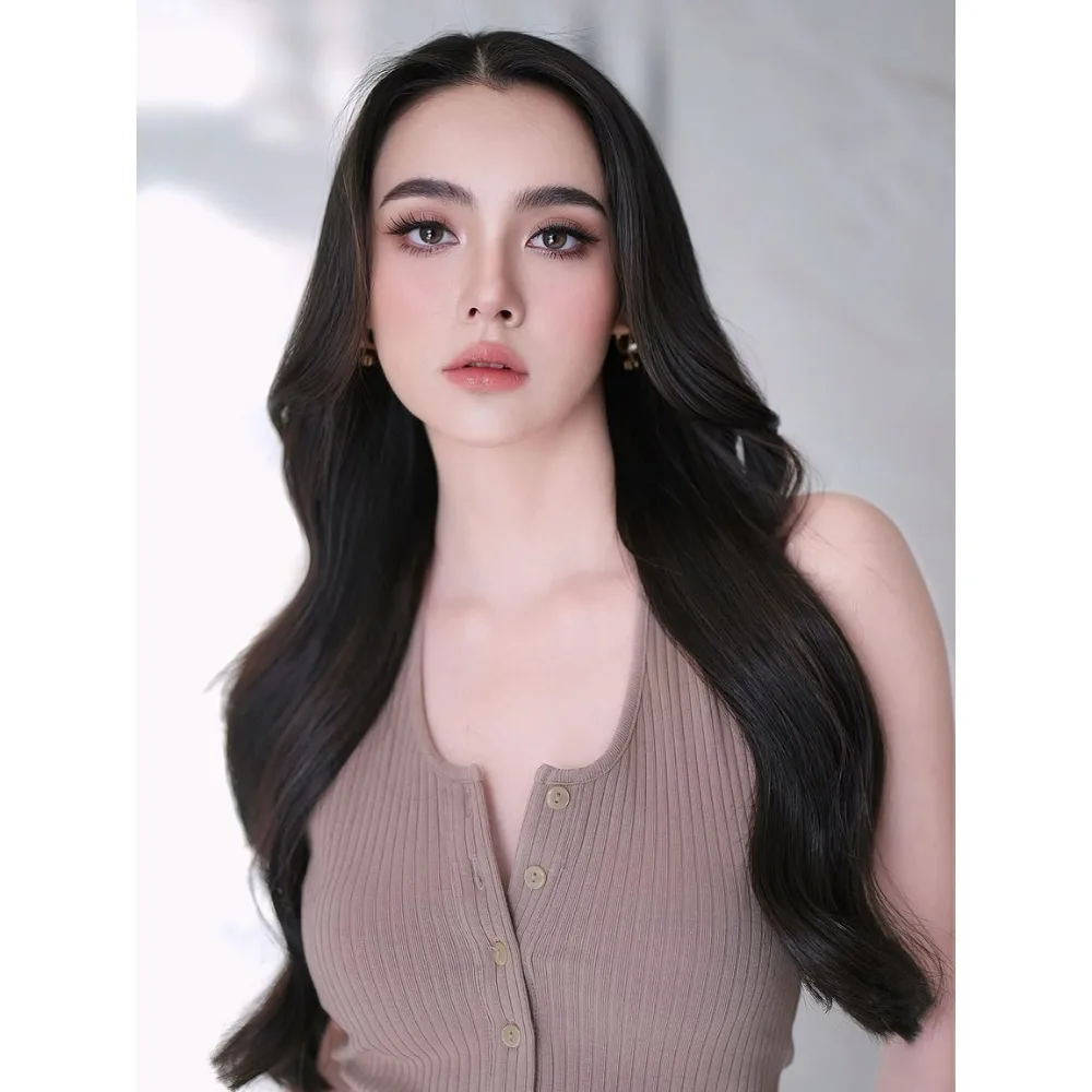 Cận cảnh lớp makeup của nữ diễn viên Thái Lan Mookda Narinrak