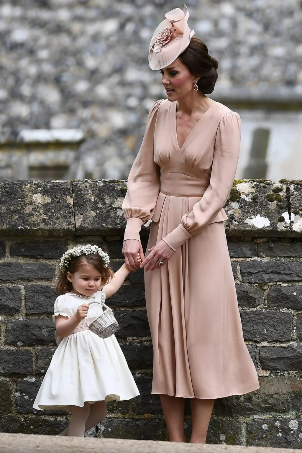 Công nương Kate Middleton sẽ lựa chọn thiết kế từ thương hiệu nào trong ngày cưới của hoàng tử Harry và Meghan Markle? Công nương Kate Middleton sẽ lựa chọn thiết kế từ thương hiệu nào trong ngày cưới của hoàng tử Harry và Meghan Markle?