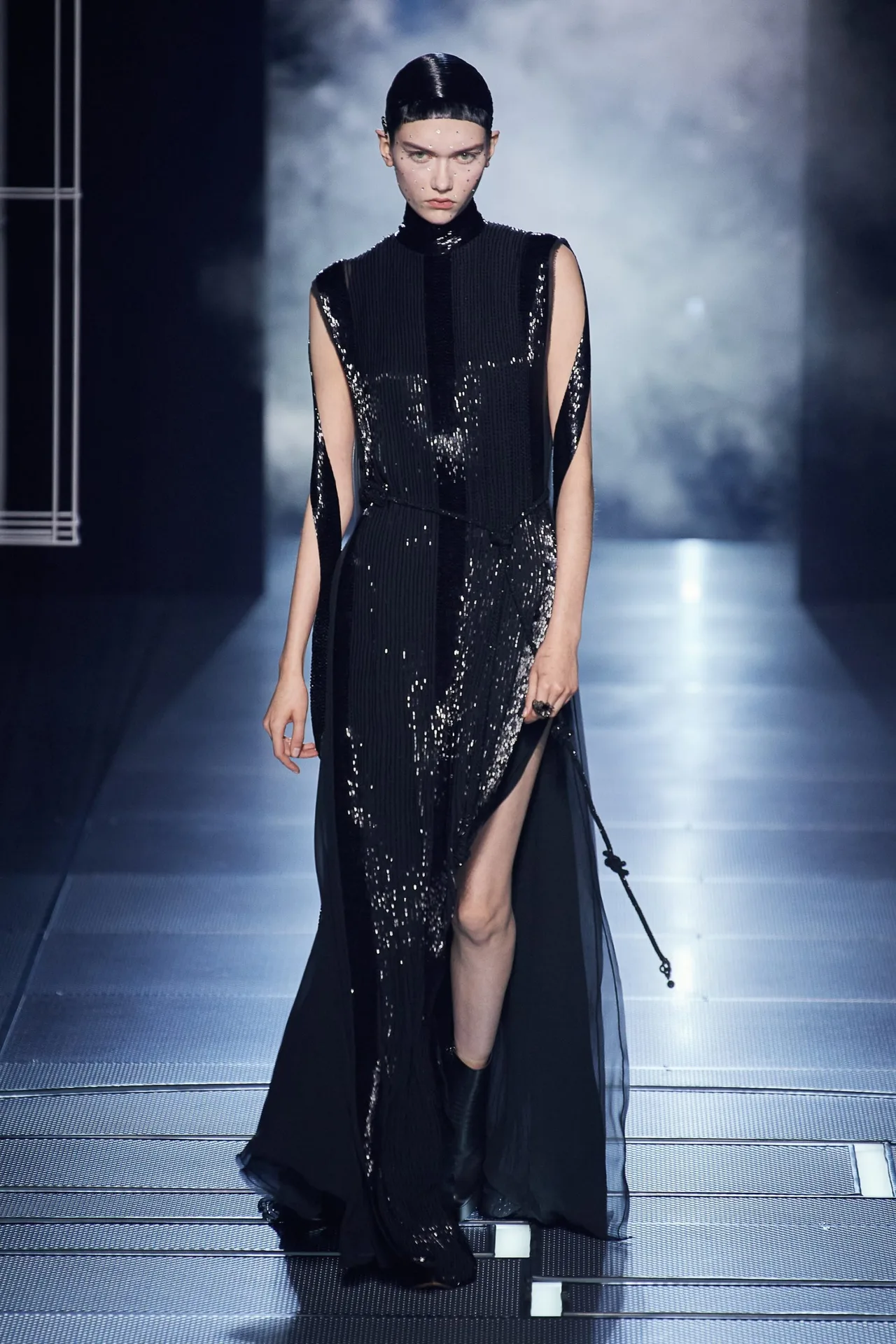 fendi đầm vị lai cảm hứng từ váy peplos