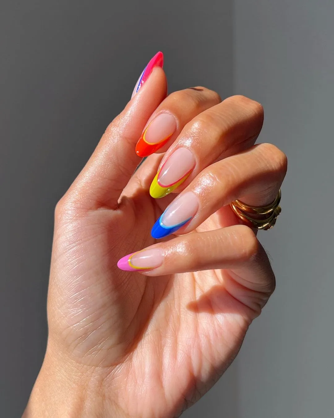 Bàn tay nail đẹp kiểu Pháp đa sắc