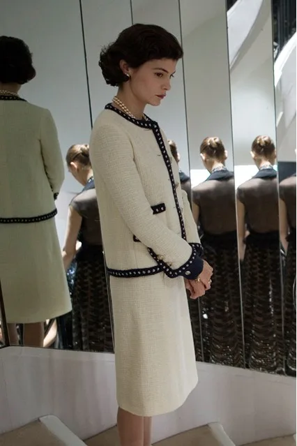 Vải tweed đã trở thành tuyên ngôn thời trang mạnh mẽ nhất, trải qua biết bao đổi thay nhưng vẫn giữ nguyên cho mình sức quyến rũ bất tận.
