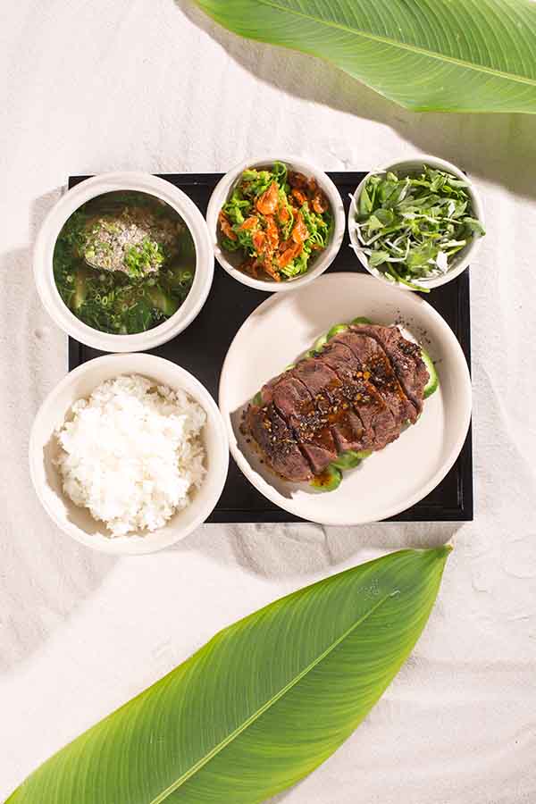 an trua - elle man - Thịt bò nướng với xà-lách dưa leo